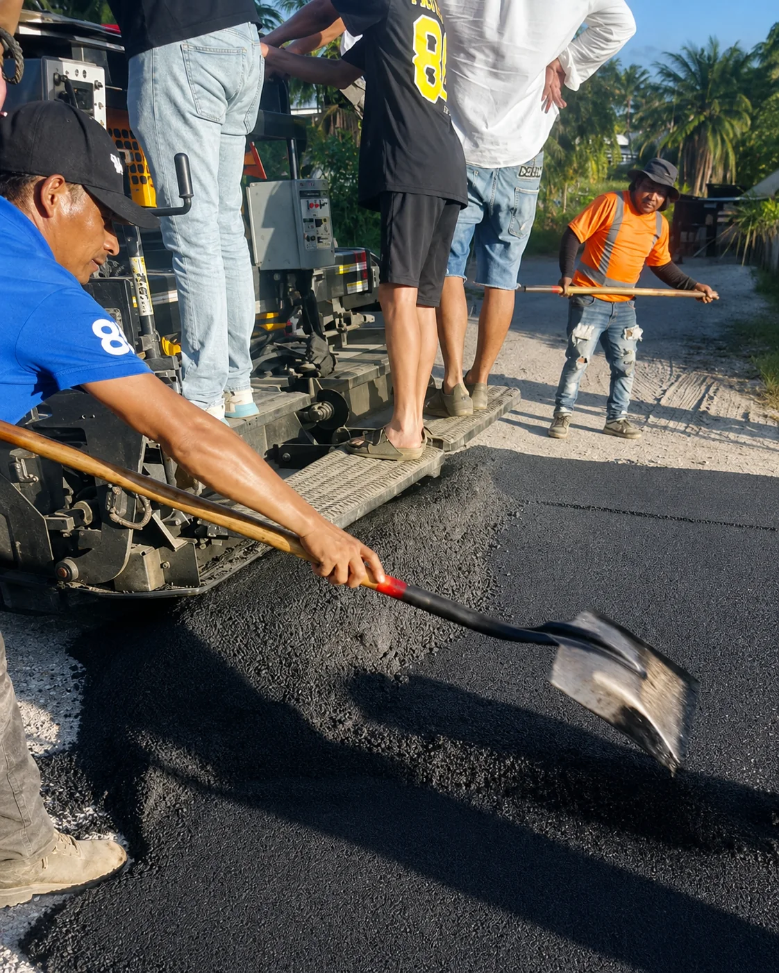 305 Underground Construction asphalt paving crew in Florida